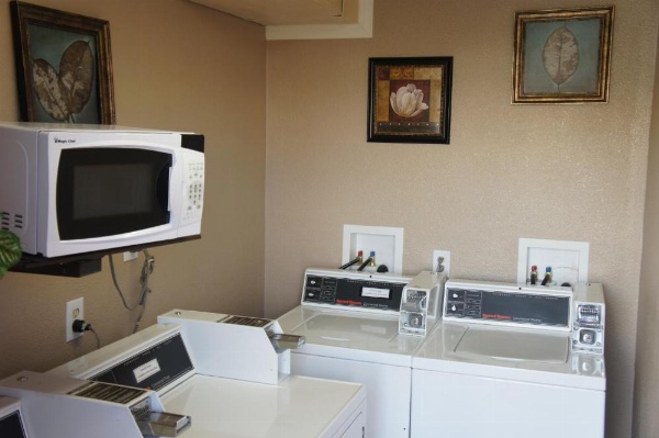 Park Avenue Inn & Suites image 30